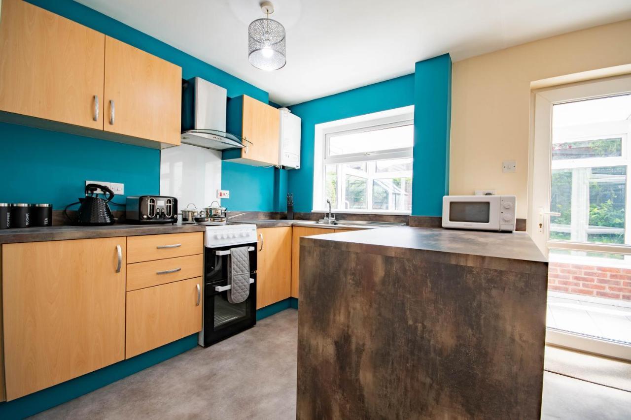 3-Bedroom House With Garden, Conservatory, In Centre Of Worcester Exterior foto