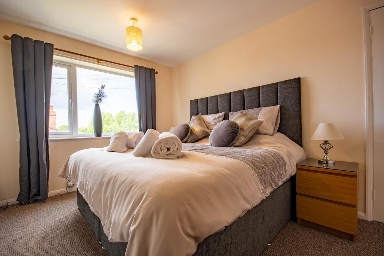 3-Bedroom House With Garden, Conservatory, In Centre Of Worcester Exterior foto