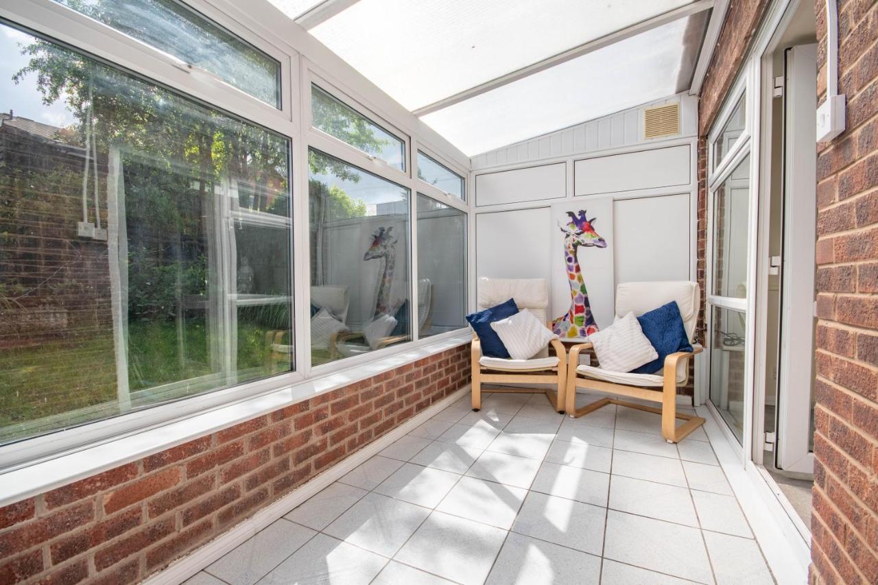 3-Bedroom House With Garden, Conservatory, In Centre Of Worcester Exterior foto