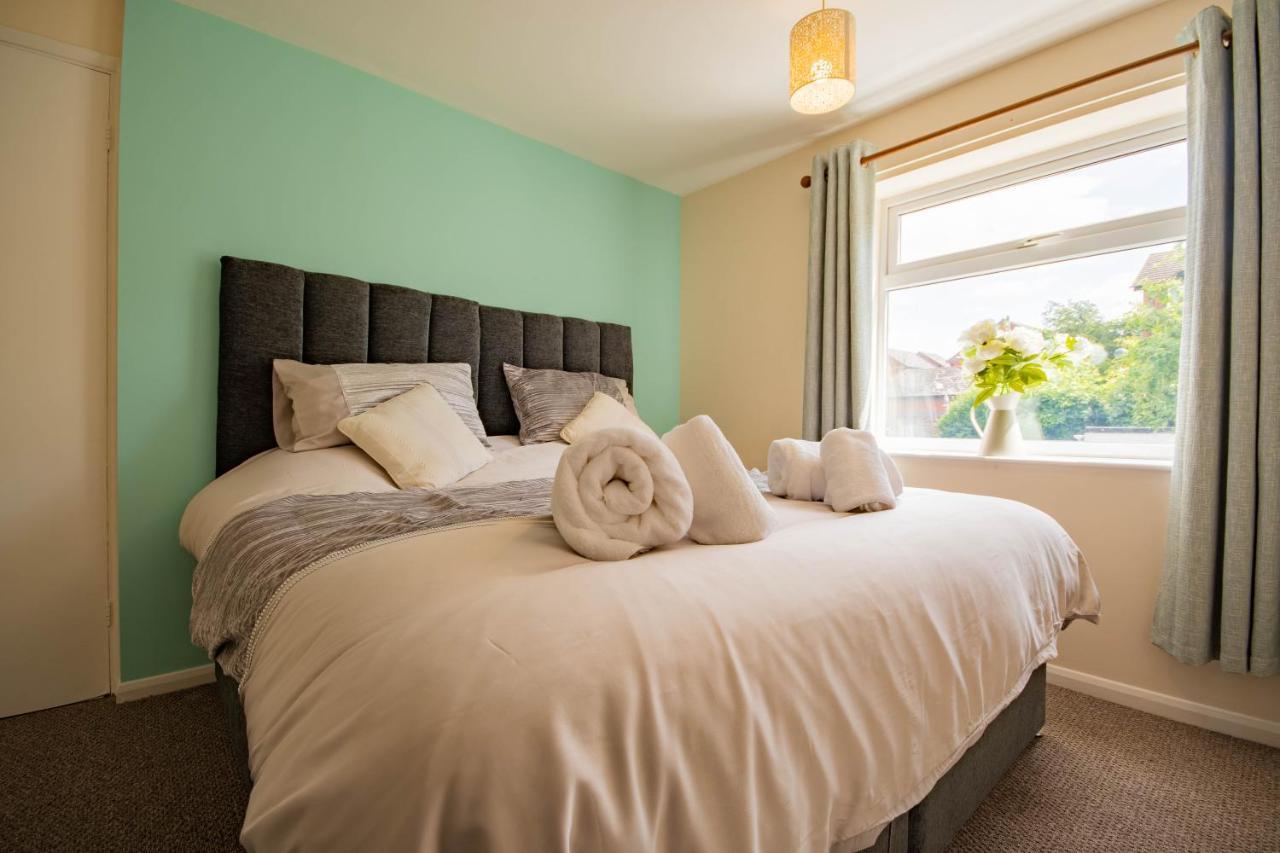 3-Bedroom House With Garden, Conservatory, In Centre Of Worcester Exterior foto